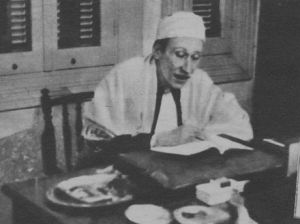 rene_guenon_a_sa_table_de_travail_egypte