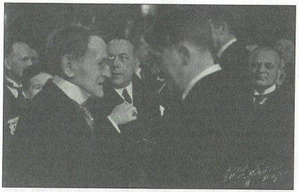 卡尔·穆克和他的好朋友阿道夫·希特勒，1933 年 XNUMX 月